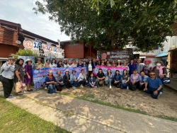 LINE_ALBUM_ดูงาน จ_แพร่_260316_26.jpg - โครงการส่งเสริมกิจกรรมผู้สูงอายุ ประจำปี 2569 กิจกรรมการศึกษาดูงานเพื่อพัฒนาคุณภาพชีวิตให้กับผู้สูงอายุ เทศบาลตำบลสันป่าตอง ณ วิสาหกิจชุมชนหม้อห้อมทุ่งเจริญย้อมสีธรรมชาติ อำเภอเมืองแพร่ จังหวัดแพร่ | https://www.sanpatong.go.th